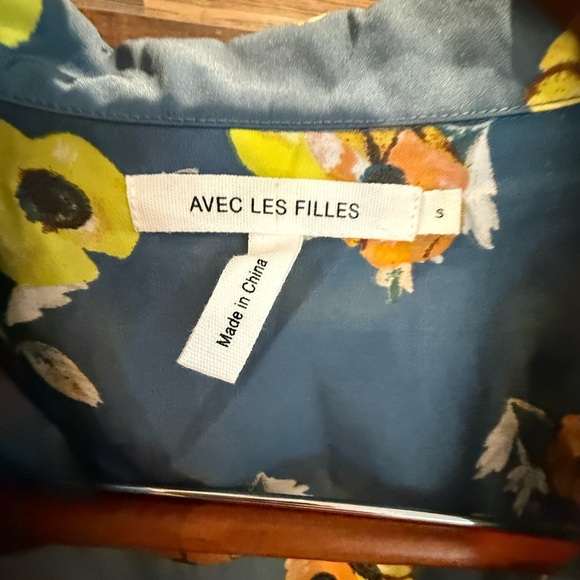 Avec Les Filles Floral Wrap Dress in Blue, Small - Picture 3 of 3